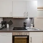 Nalia Homes - With Train Station Within Walking Distance Pinneberg