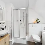 Apartment Nalia Homes - With Train Station Within Walking Distance Pinneberg