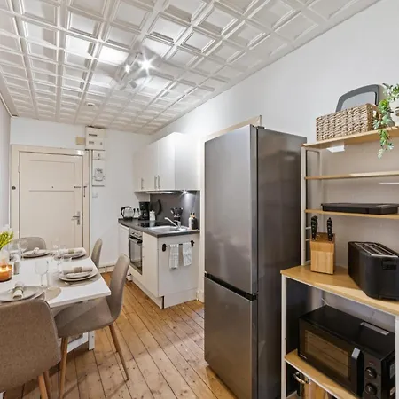 Nalia Homes - With Train Station Within Walking Distance Apartman *