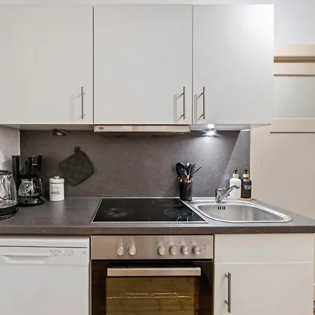 Nalia Homes - With Train Station Within Walking Distance Pinneberg