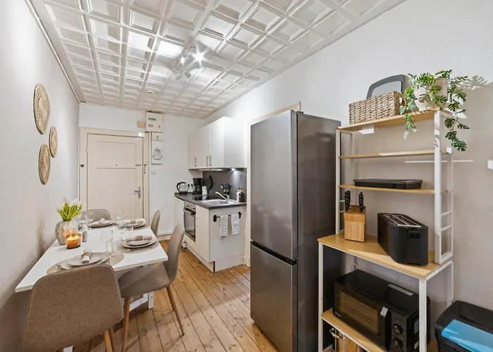 Nalia Homes - With Train Station Within Walking Distance Appartement *